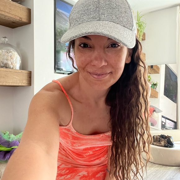 Grey Wilfred (aritzia) hat - Picture 2 of 2